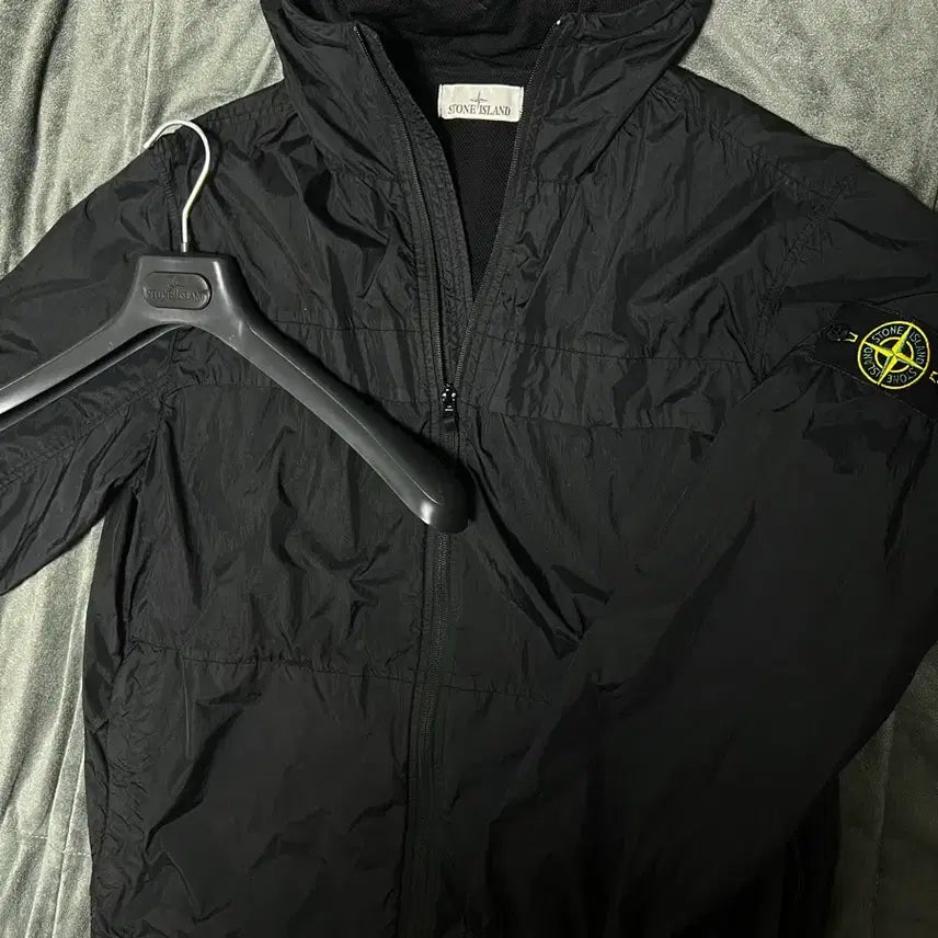 [SOLD OUT] [xl] 24ss 스톤아일랜드 크링클랩스 바람막이 블랙