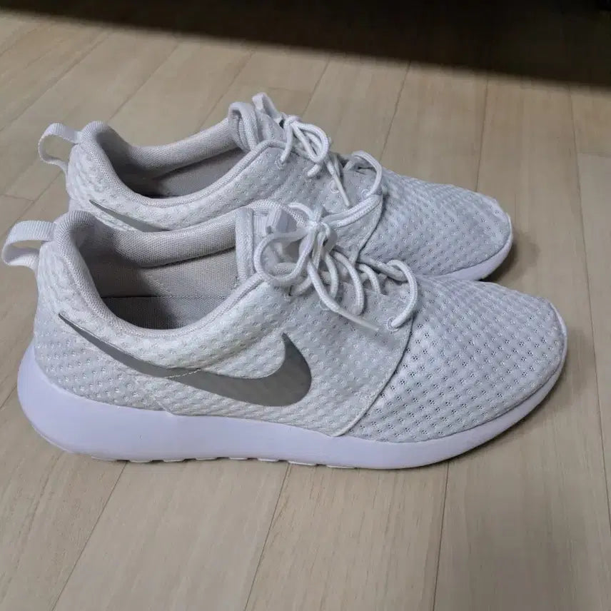 [BUNJANG] Nike Roshe One Bred White Sneakers / 나이키 로쉐원 브레드 화이트 스니커즈. 사이즈 275
