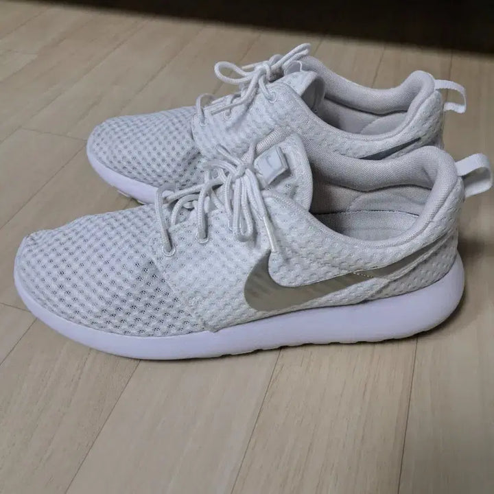 [BUNJANG] Nike Roshe One Bred White Sneakers / 나이키 로쉐원 브레드 화이트 스니커즈. 사이즈 275