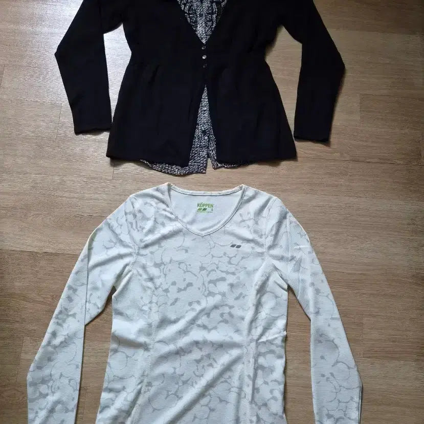 [BUNJANG] East5th Black Blouse Knit Combo &amp; KOPPEN Ivory Long Sleeve T-Shirt (Size S, Set of 2) / (새상품)미국구매 붙어있는 블라우스겸 니트와 아이보리 긴팔티 S 2개일괄