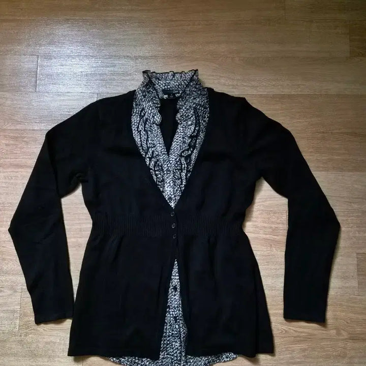 [BUNJANG] East5th Black Blouse Knit Combo &amp; KOPPEN Ivory Long Sleeve T-Shirt (Size S, Set of 2) / (새상품)미국구매 붙어있는 블라우스겸 니트와 아이보리 긴팔티 S 2개일괄