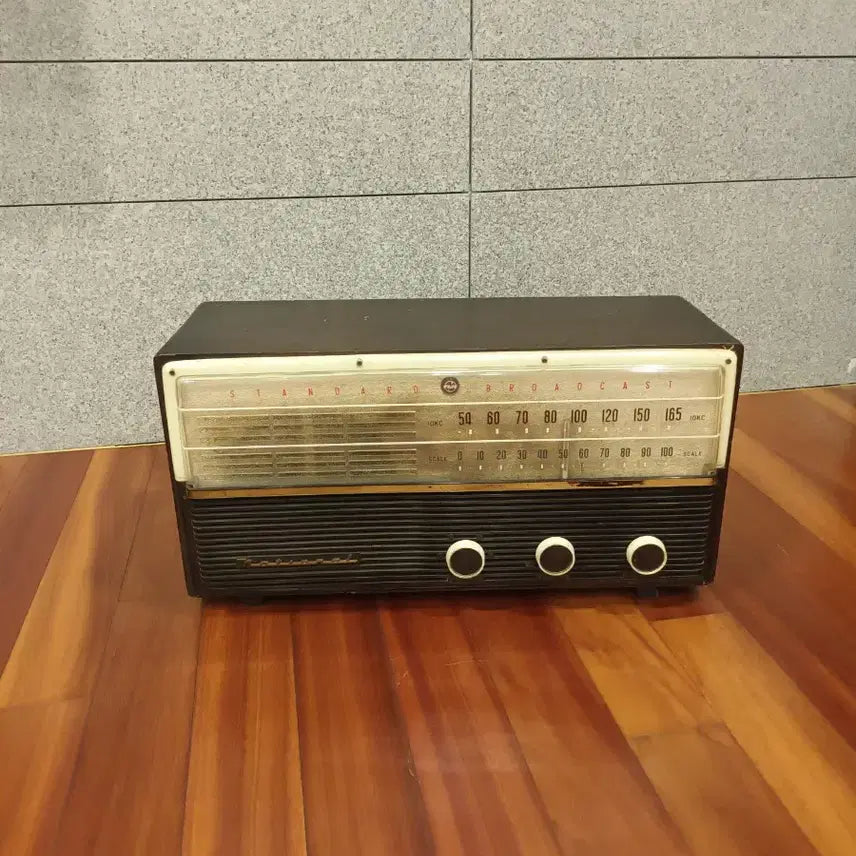 [BUNJANG] 1950s National Vacuum Tube Radio with Bluetooth Conversion / 1950년대 일본 내쇼날 진공관 라디오+블루투스