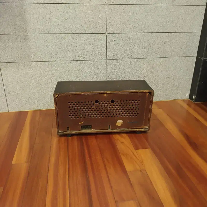 [BUNJANG] 1950s National Vacuum Tube Radio with Bluetooth Conversion / 1950년대 일본 내쇼날 진공관 라디오+블루투스