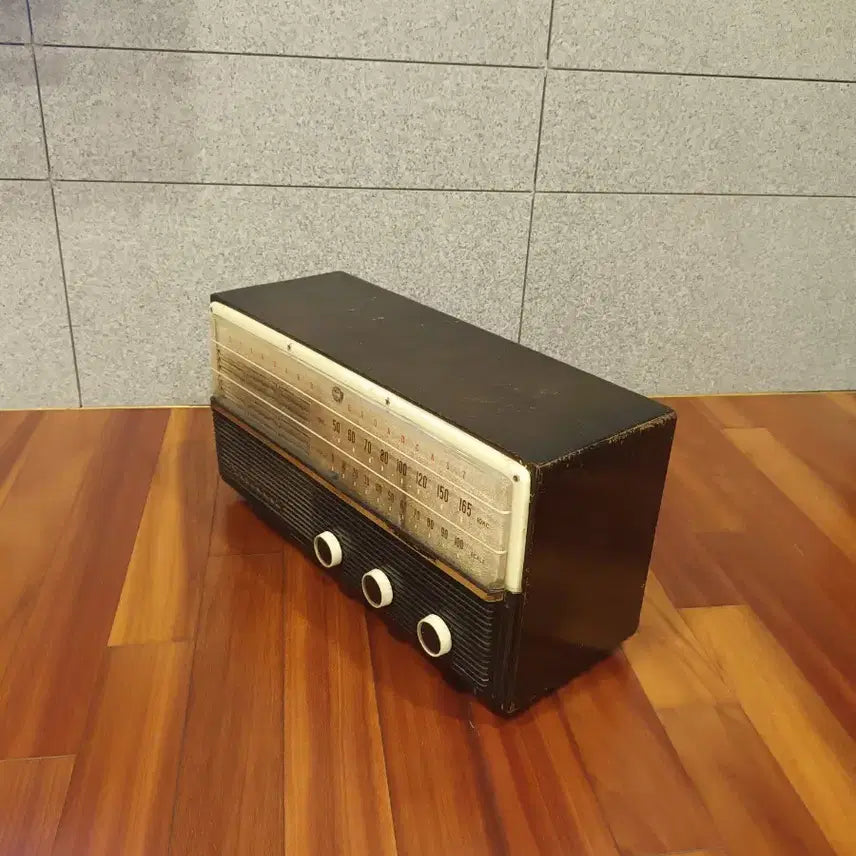 [BUNJANG] 1950s National Vacuum Tube Radio with Bluetooth Conversion / 1950년대 일본 내쇼날 진공관 라디오+블루투스