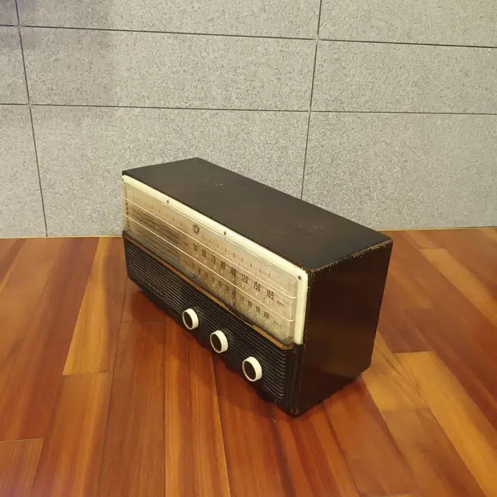 [BUNJANG] 1950s National Vacuum Tube Radio with Bluetooth Conversion / 1950년대 일본 내쇼날 진공관 라디오+블루투스