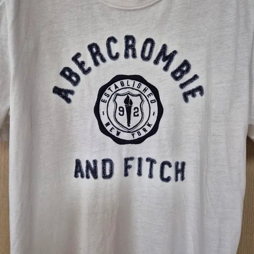 [BUNJANG] Abercrombie &amp; Fitch White T-Shirt / [M]아베크롬비 앤 피치 화이트 반팔티