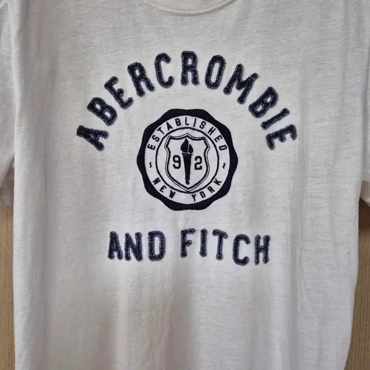 [BUNJANG] Abercrombie &amp; Fitch White T-Shirt / [M]아베크롬비 앤 피치 화이트 반팔티