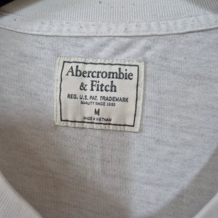 [BUNJANG] Abercrombie &amp; Fitch White T-Shirt / [M]아베크롬비 앤 피치 화이트 반팔티