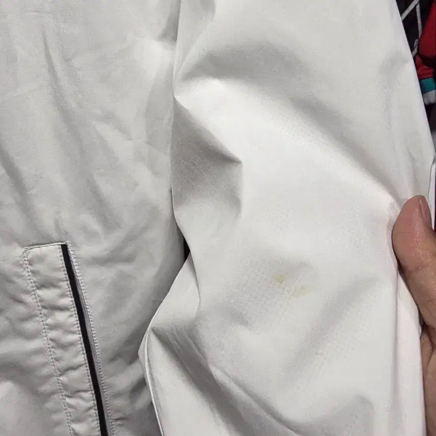 [BUNJANG] Fila Windbreaker 100 / 휠라 바람막이 100