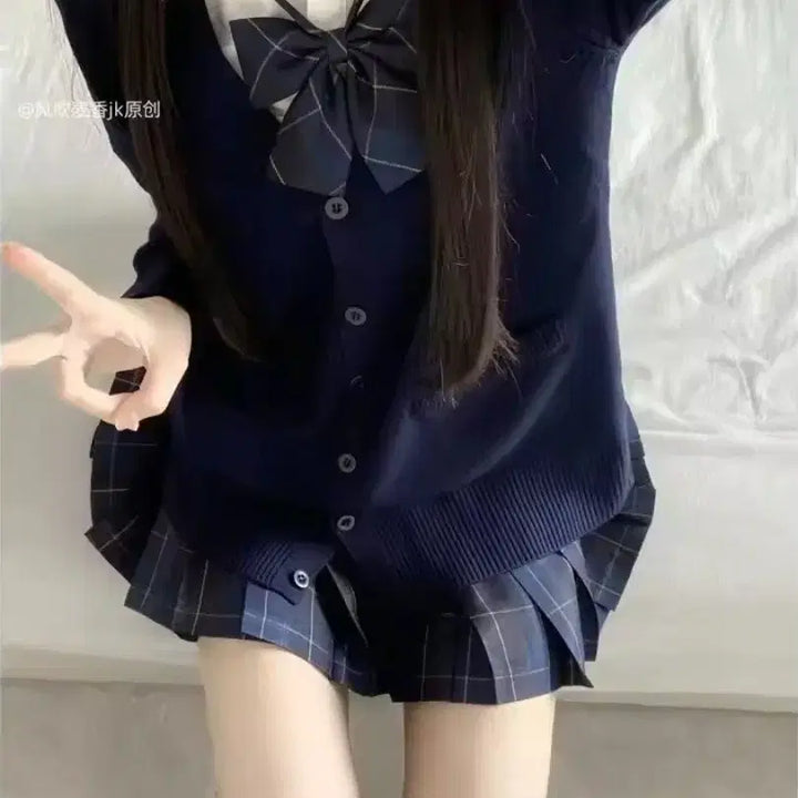 [BUNJANG] Japanese School Uniform Set Rental (Navy Plaid Skirt) / [대여] 일본 체크교복 남색 대여해드립니다! 졸업사진 졸사 컨셉사진