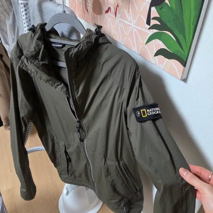 [BUNJANG] National Geographic Khaki Windbreaker / 카키 네셔널지오그래픽 바람막이
