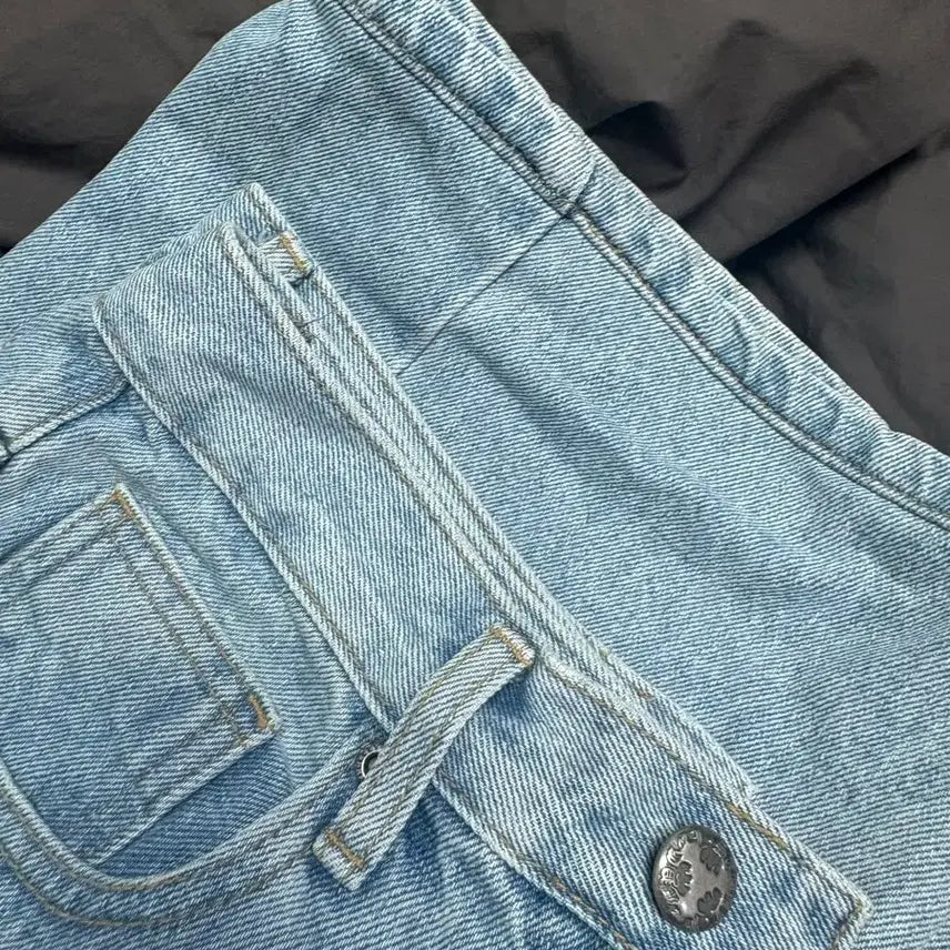 [BUNJANG] YIEL Logo Destroyed Denim Light Blue / 와이이이엘 LOGO DESTROYED DENIM LIGHT BLUE
