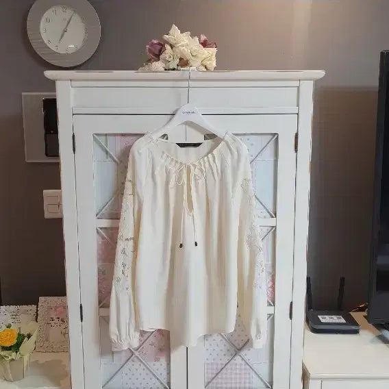 [BUNJANG] ZARA Lace Embroidered Blouse - Size 55 / 자라 블라우스/55