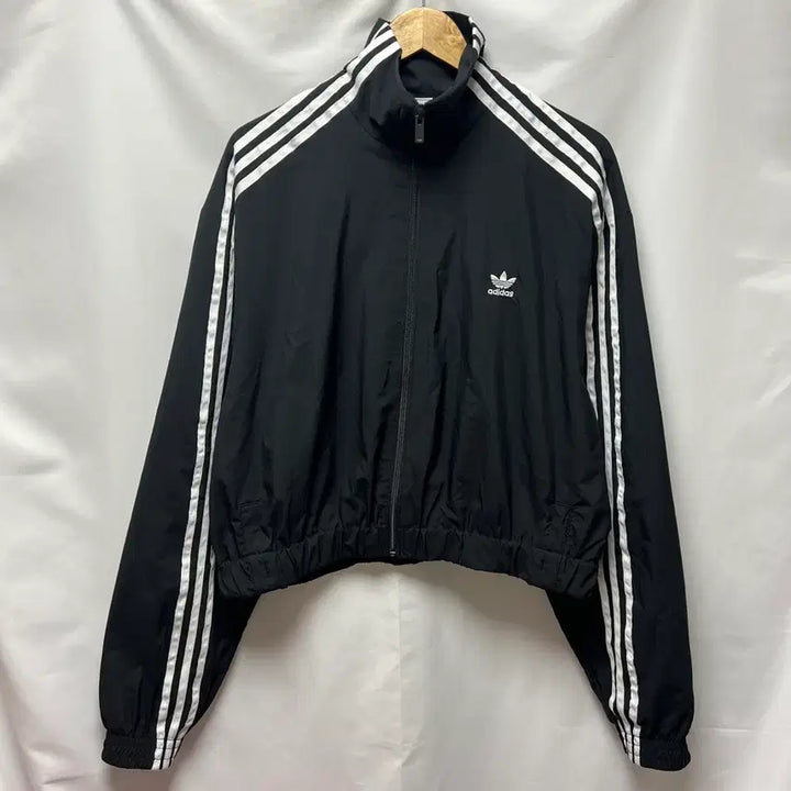 [BUNJANG] Adidas Europa Cropped Black Woven Windbreaker Jacket / [정품/M] 아디다스 유로파 크롭 블랙 우븐 윈드브레이커 바람막이