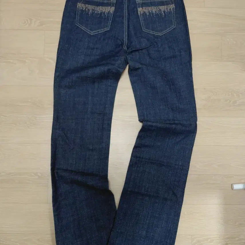 [BUNJANG] Cubus Embroidered Straight Indigo Jeans / CUBUS 뒷포켓 자수 스트레이트 인디고진