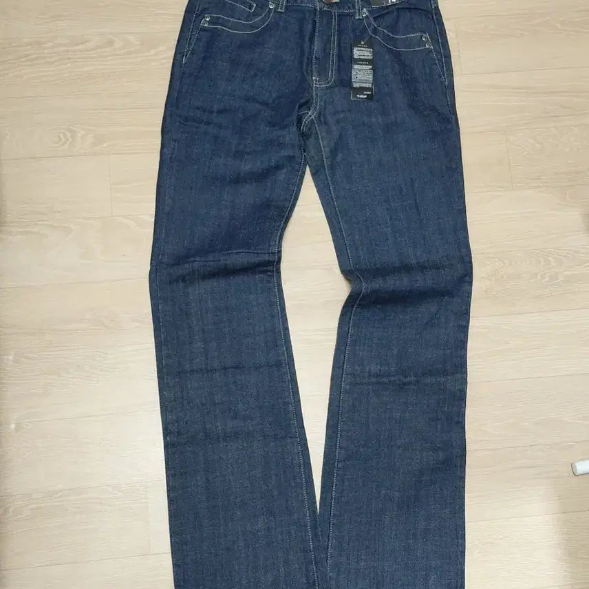 [BUNJANG] Cubus Embroidered Straight Indigo Jeans / CUBUS 뒷포켓 자수 스트레이트 인디고진