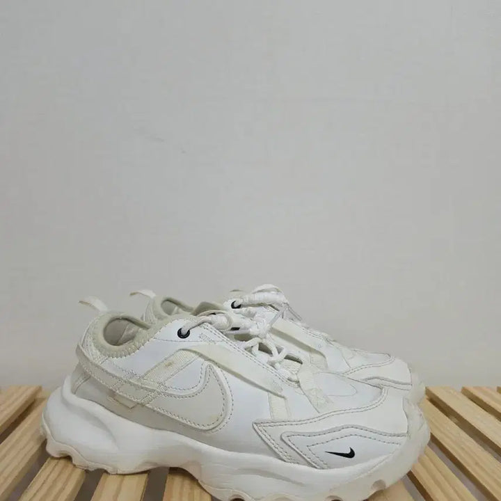 [BUNJANG] Nike TC7900 245 / 245나이키 TC7900  -900