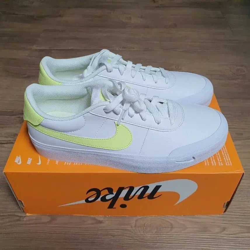 [SOLD OUT] (새제품)나이키 코트샷 260