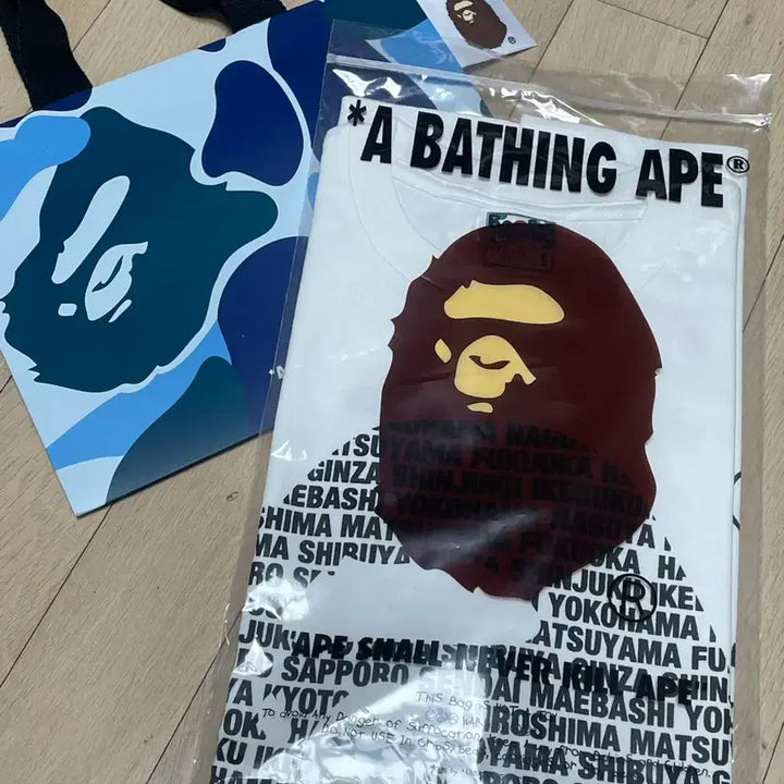 [BUNJANG] BAPE Japan Store T-Shirt White S / 새상품 베이프 재팬 스토어 티셔츠 화이트 s