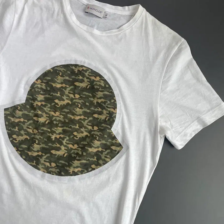 [BUNJANG] Moncler Camouflage Pattern Logo T-Shirt White Size S / [S] 몽클레르 몽클레어 카모플라쥬 패턴 로고 반팔티셔츠