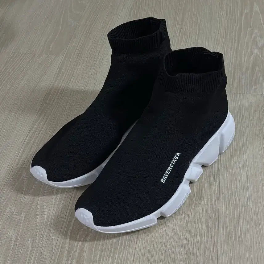 [SOLD OUT] 남친이 두고 간 운동화 43사이즈