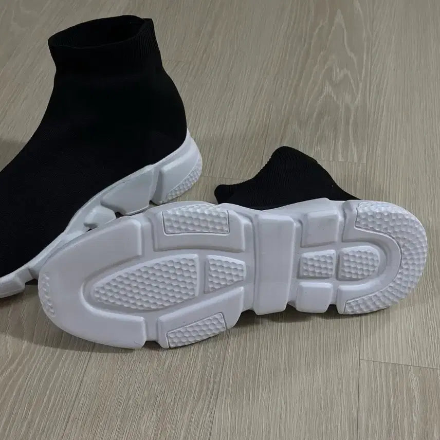 [SOLD OUT] 남친이 두고 간 운동화 43사이즈