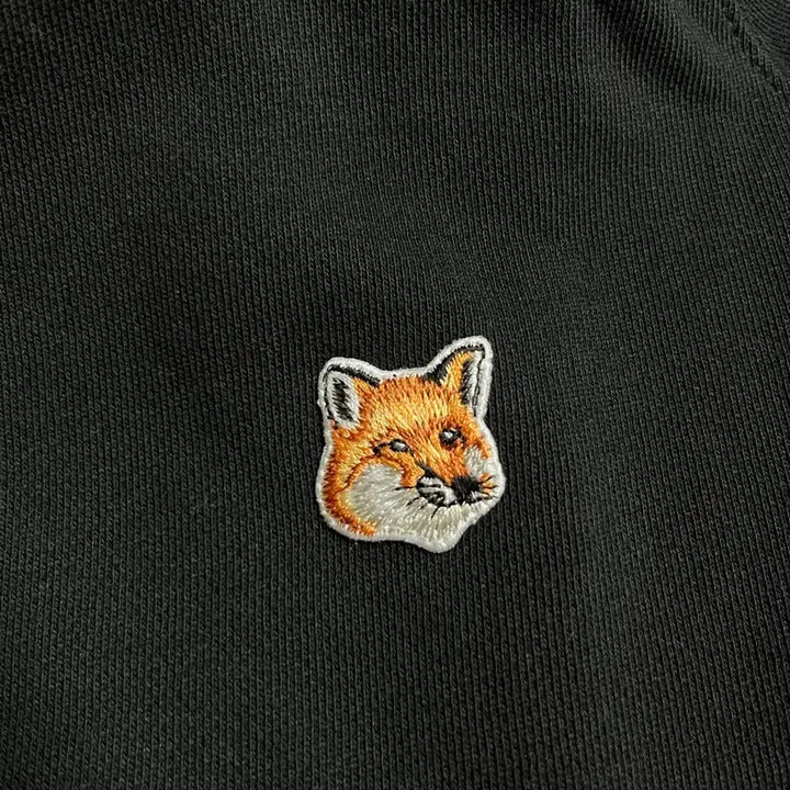 [BUNJANG] Maison Kitsuné Fox Patch Sweatshirt Black / 메총키츠네 맨투맨