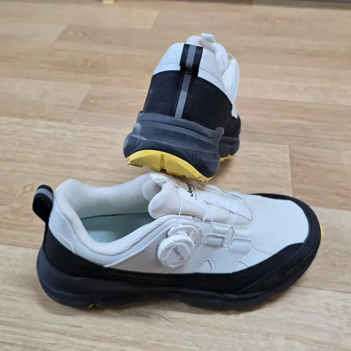 [SOLD OUT] (택포)지프 트레킹화 여 230