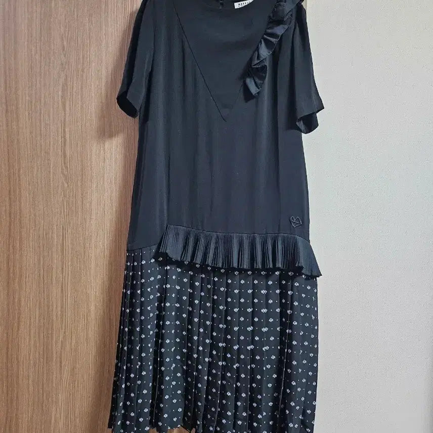 [BUNJANG] Marcus Frill Pleats Dress / 마커스 프릴 플리츠 원피스