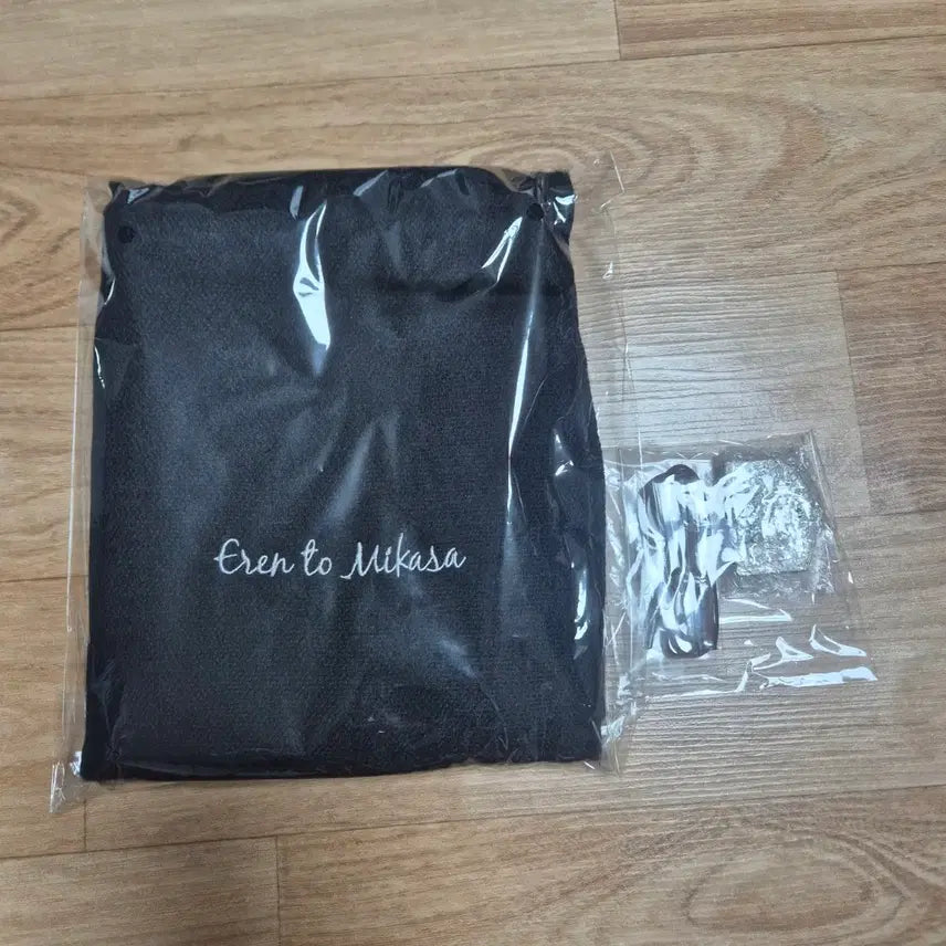 [SOLD OUT] 급전)진격의 거인 미카사 머플러+에렌 지하실 목걸이