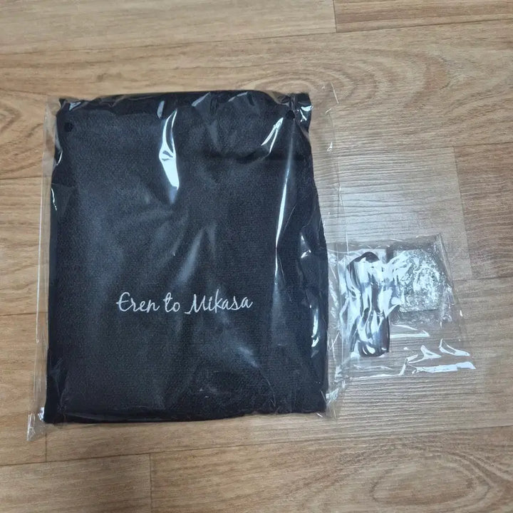 [SOLD OUT] 급전)진격의 거인 미카사 머플러+에렌 지하실 목걸이