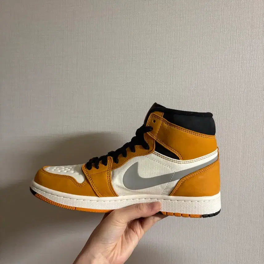 [BUNJANG] Nike Air Jordan 1 Element Gore-Tex Light Curry / 나이키 조던 1 엘리먼트 고어텍스 라이트 커리