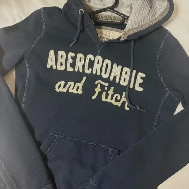 [BUNJANG] Abercrombie &amp; Fitch Slim Fit Hoodie / 아베크롬비 후드티