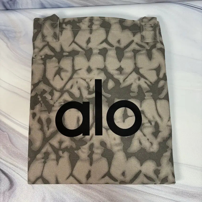 [SOLD OUT] 알로 요가 ALO 아이코닉 쇼퍼 토트백 그레이 타이다이 (새상품급)