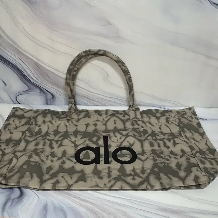 [SOLD OUT] 알로 요가 ALO 아이코닉 쇼퍼 토트백 그레이 타이다이 (새상품급)