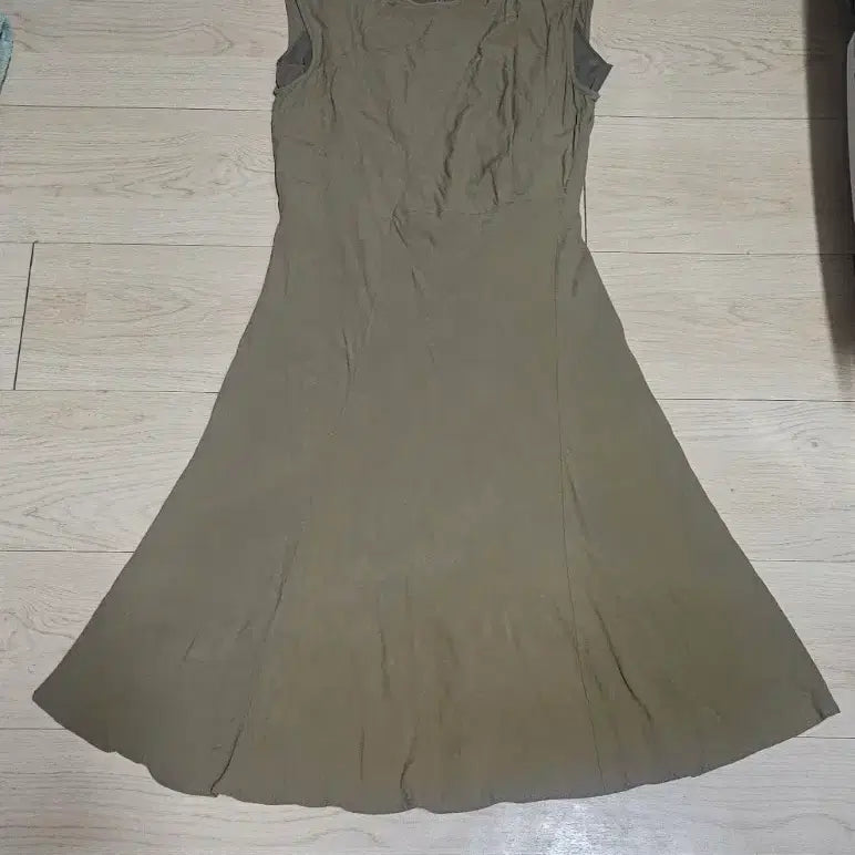 [BUNJANG] SIE Toned Down Khaki Sleeveless Dress / 시에 톤다운 카키 민소매 원피스