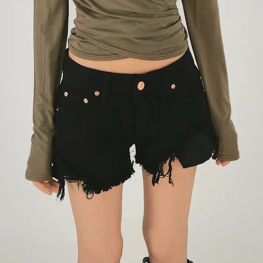 [BUNJANG] ChicWin OOTJ Hot Raw Damage Cotton Short Pants / 시크윈 OOTJ 핫 로우 데미지 커팅 코튼 숏팬츠