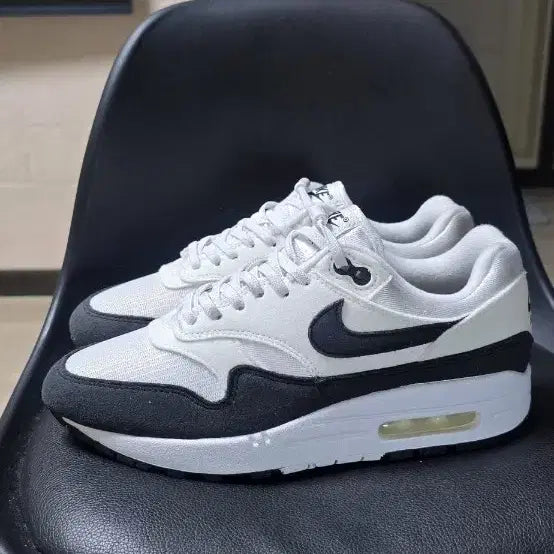[BUNJANG] Nike Air Max 1 White/Black Sneakers 245 / 나이키 에어맥스1 화이트/블랙 스니커즈 245