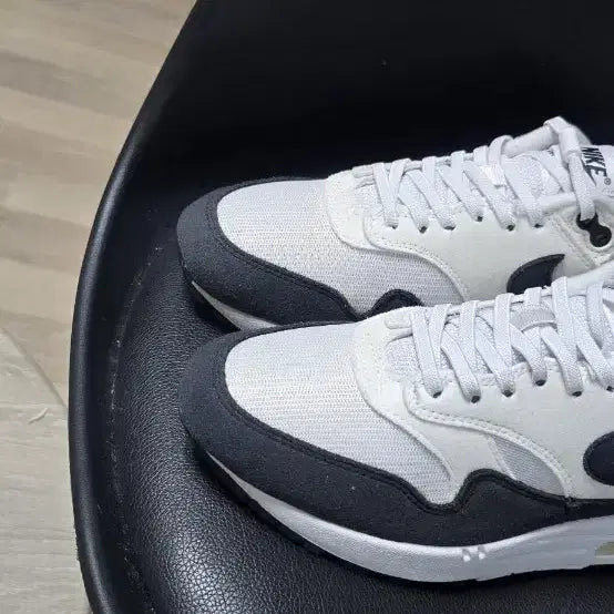 [BUNJANG] Nike Air Max 1 White/Black Sneakers 245 / 나이키 에어맥스1 화이트/블랙 스니커즈 245