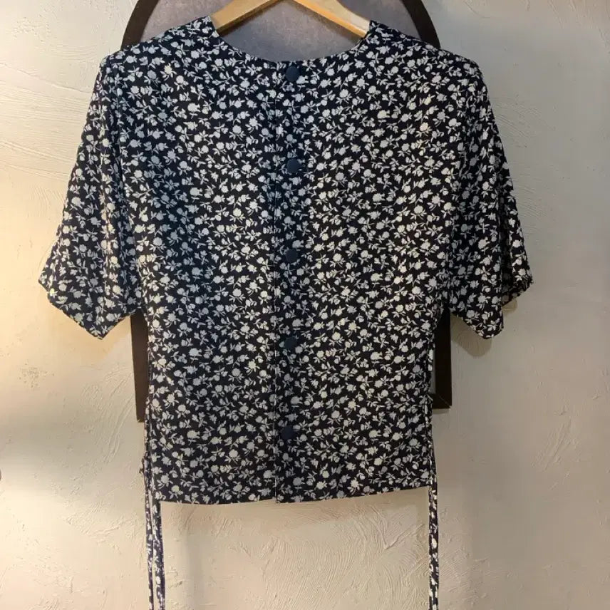 [BUNJANG] Floral Pattern Blouse / 플라워패턴 블라우스