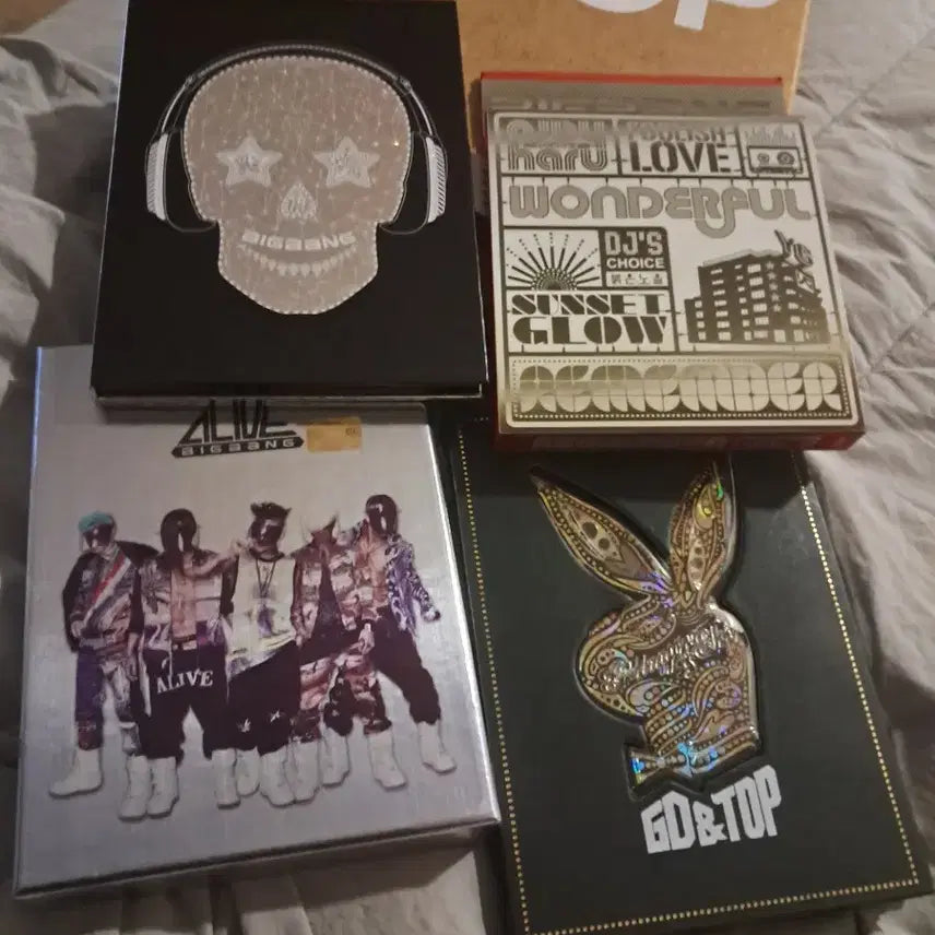 [BUNJANG] G-Dragon &amp; T.O.P. Playboy Limited Edition Album / 지디앤탑 플레이보이 골드