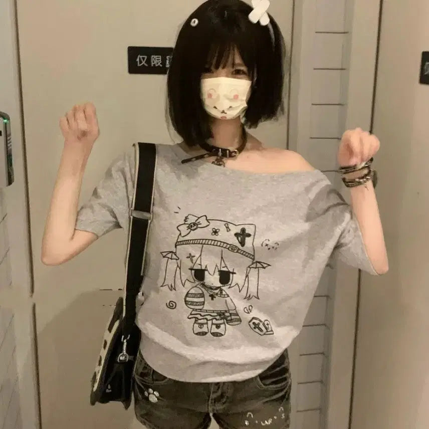 [BUNJANG] Subculture Character Print Off-Shoulder T-Shirt / 서브컬처 오프숄더 캐릭터 프린트 티셔츠(4컬러)