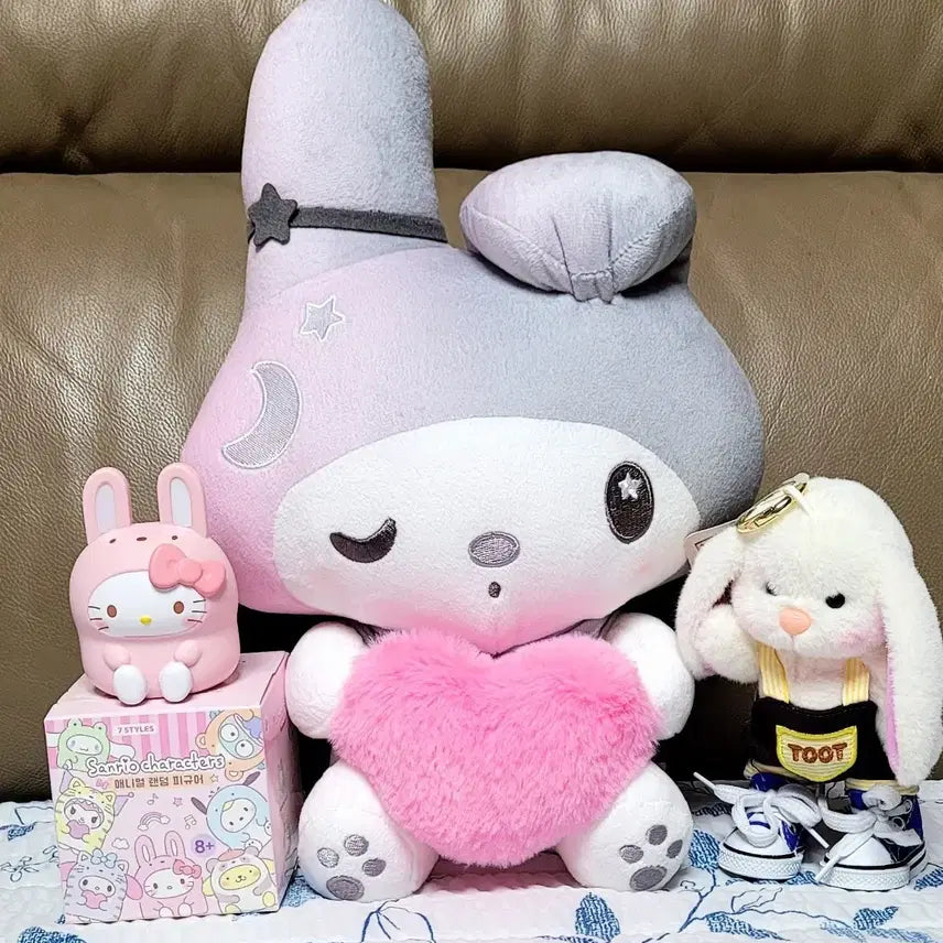 [BUNJANG] Sanrio My Melody 50th Anniversary Doll + Hello Kitty Figure + TOOT Rabbit Keychain Doll Set / 산리오 마이멜로디 50주년기념 인형+헬로키티 피규어+TOOT토끼 키링인형