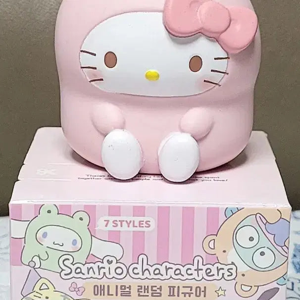 [BUNJANG] Sanrio My Melody 50th Anniversary Doll + Hello Kitty Figure + TOOT Rabbit Keychain Doll Set / 산리오 마이멜로디 50주년기념 인형+헬로키티 피규어+TOOT토끼 키링인형