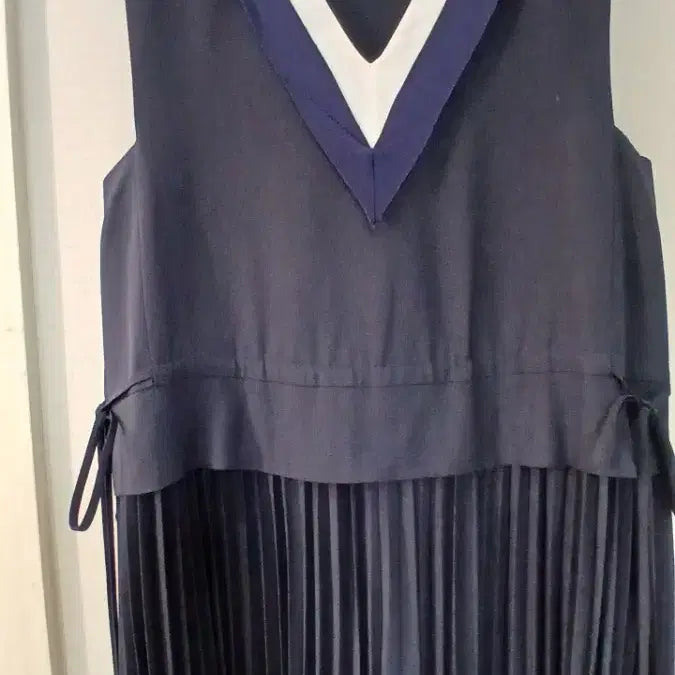 [BUNJANG] Lucky Chouette Navy Pleated Dress / 럭키슈에뜨의  네이비 플리츠 원피스