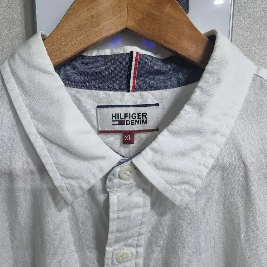 [BUNJANG] Tommy Hilfiger Denim Flower Pocket Short Sleeve Shirt White / 타미힐피거 데님 플라워 포켓 반팔 셔츠 화이트