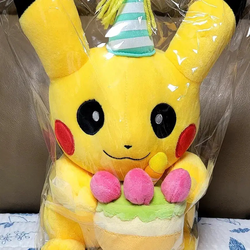 [BUNJANG] Pokemon Birthday Pikachu Plush (New) / 포켓몬스터 생일 피카츄 인형(새상품)