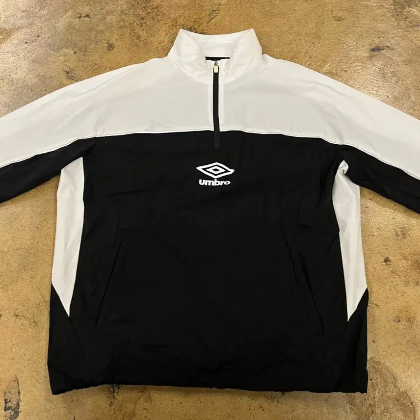 [SOLD OUT] [정품/L] 엄브로 블랙 화이트 반집업 바람막이 자켓