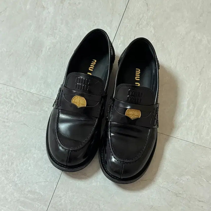 [BUNJANG] Miu Miu Brushed Leather Penny Loafers Size 36 / 미우미우 브러쉬드 가죽 페니 로퍼 36