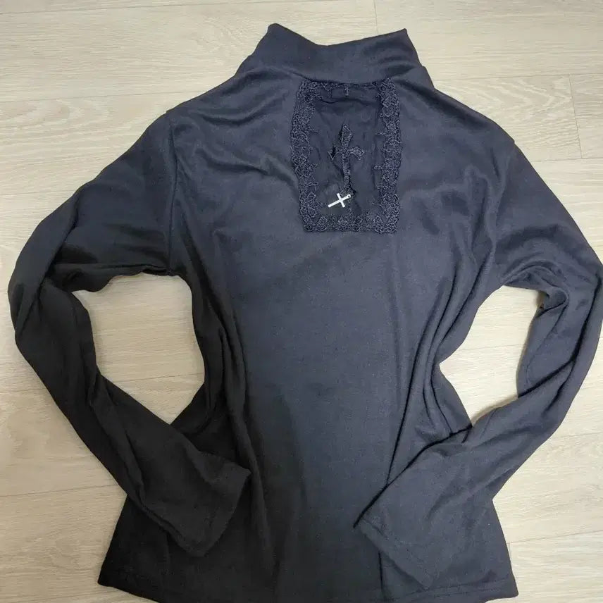[BUNJANG] Shein Black Cross See-Through Cutout Turtleneck (Brushed) / 쉬인 블랙 십자가 시스루 컷아웃 기모 목폴라